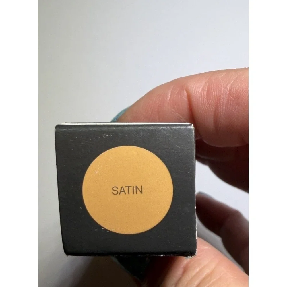 Younique Mineral Touch Skin Perfecting Concealer Satin 10ml New in Box